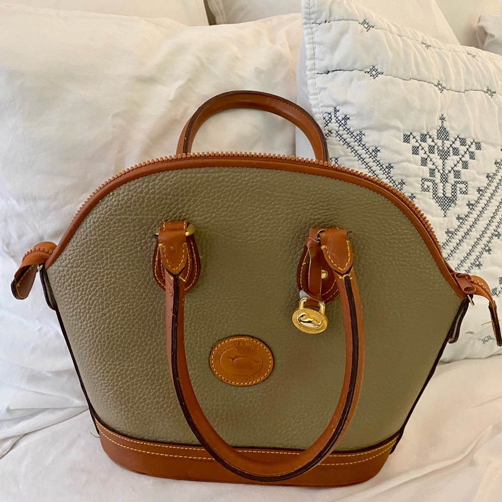 ❤️Dooney & Bourke Domed Satchel